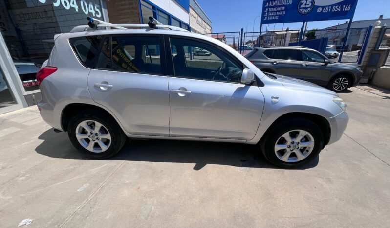 TOYOTA Rav4 2.2 D4D Executive lleno