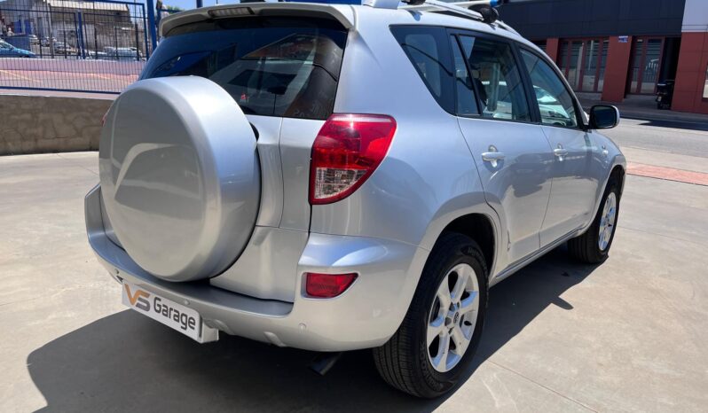 TOYOTA Rav4 2.2 D4D Executive lleno