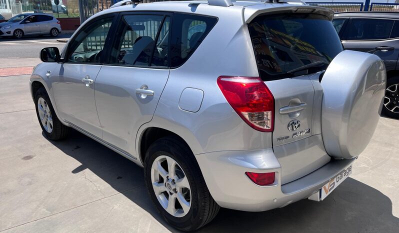 TOYOTA Rav4 2.2 D4D Executive lleno