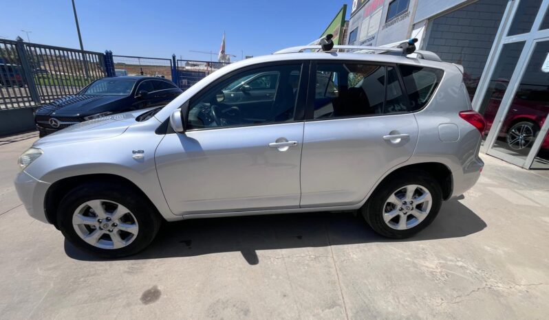 TOYOTA Rav4 2.2 D4D Executive lleno