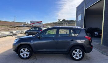 TOYOTA Rav4 2.2 D4D Executive lleno