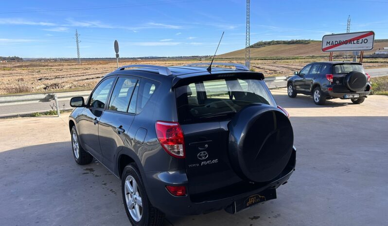 TOYOTA Rav4 2.2 D4D Executive lleno