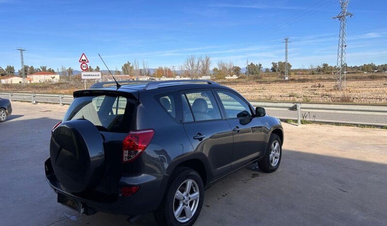 TOYOTA Rav4 2.2 D4D Executive lleno