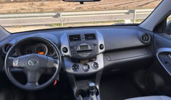 TOYOTA Rav4 2.2 D4D Executive lleno