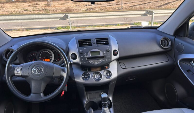 TOYOTA Rav4 2.2 D4D Executive lleno